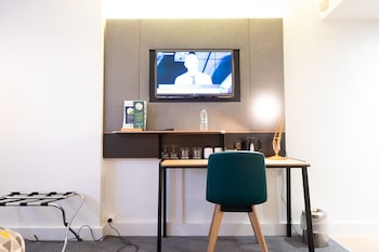 Standard Room, 1 Queen Bed, City View