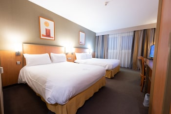 Standard Room, 2 Double Beds, City View (High Floor)