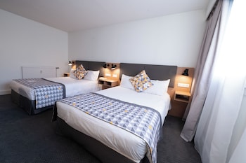 Standard Room, 2 Double Beds, City View (High Floor)