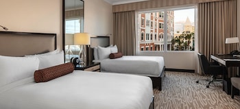 Fairmont Gold, Room, 2 Double Beds, City View