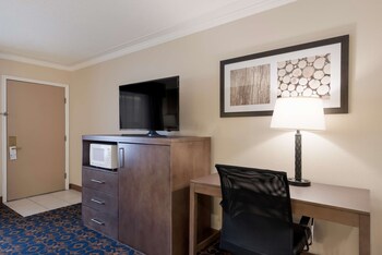 Standard Room, 1 King Bed, Non Smoking, Jetted Tub