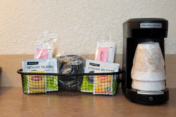 Deluxe Room, 1 King Bed, Accessible (Smoke Free)