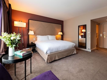 Luxury Room, 1 King Bed with Sofa bed, Garden View