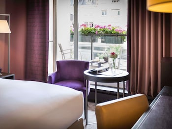 Superior Room, 1 Queen Bed, Balcony, Garden View