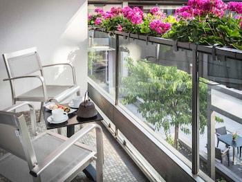 Superior Room, 1 Queen Bed, Balcony, Garden View