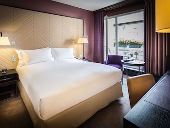Superior Room, 1 Queen Bed, Balcony, Garden View