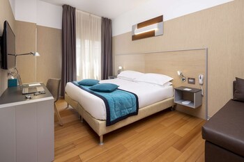 Deluxe Room, 1 King Bed, Non Smoking (with Single Sofabed)