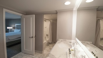 One-Bedroom Suite with Balcony