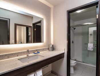 Suite, 1 King Bed, Balcony, City View