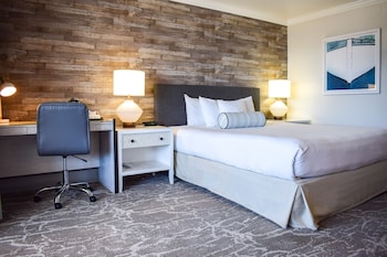 Room, 1 King Bed, Balcony, Ocean View (Harborside)