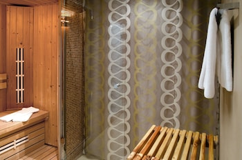 Signature Penthouse Spa Suite Lakeside