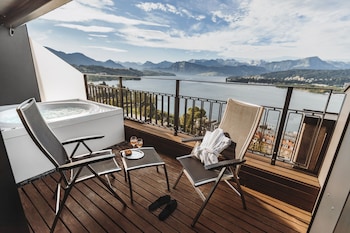 Signature Penthouse Spa Suite Lakeside