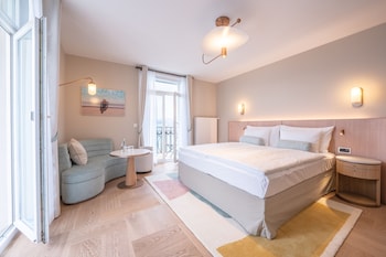 Grand Deluxe Room Lakeside