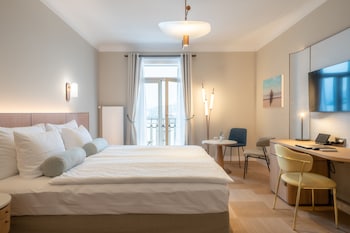 Deluxe Room Lakeside