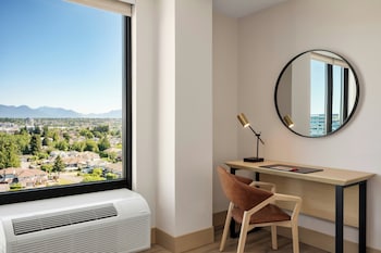 Premium Room, 1 King Bed, Mountain View (Upgraded Bedding & Snack, Smoke Free)