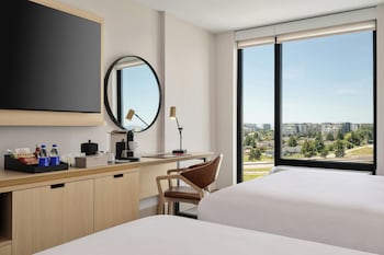 Deluxe Room, 2 Queen Beds (Park and Fly, Smoke Free)