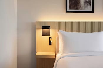 Deluxe Room, 1 King Bed (Smoke Free)