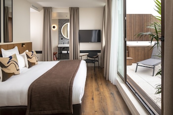 Panoramic Suite with Jacuzzi