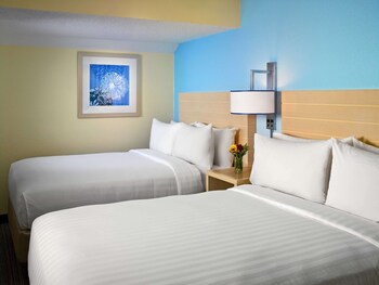 Studio Suite, 2 Queen Beds, Fireplace (Kitchen)