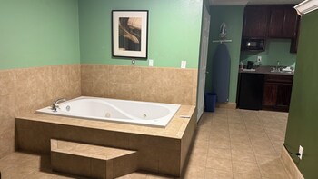 Suite, 1 King Bed, Non Smoking (Efficiency)