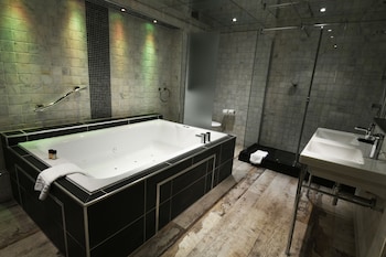 Suite, 1 King Bed, Non Smoking, Sauna