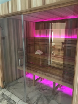 Suite, 1 King Bed, Non Smoking, Jetted Tub
