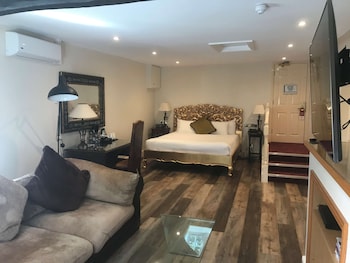 Suite, 1 King Bed, Non Smoking, Jetted Tub