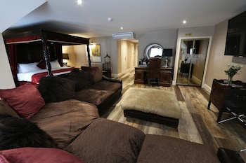 Suite, 1 King Bed, Sauna, Garden View (Four Poster Bed)