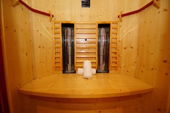 Suite, 1 King Bed, Non Smoking, Sauna