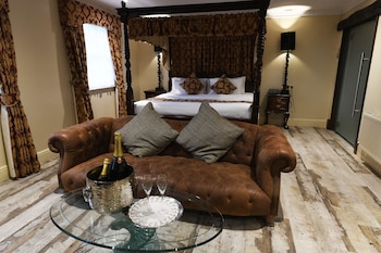 Suite, 1 King Bed, Non Smoking, Sauna