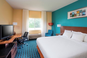 Deluxe Room, 1 King Bed, Hearing Accessible (Roll-in Shower)