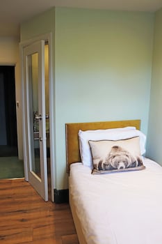 Riverview Single Room