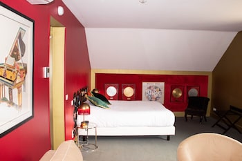 Junior Quadruple Room, 1 Queen Bed with Sofa bed, Non Smoking, River View