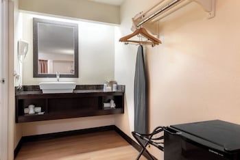 Superior Room, 1 King Bed, Non Smoking