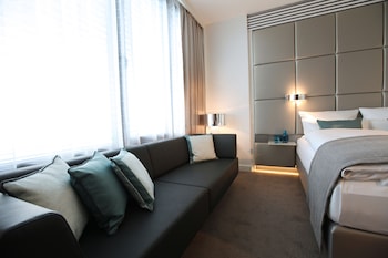 Deluxe Room, 1 Queen Bed