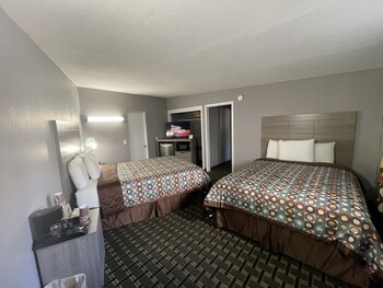 Room, 2 Bedrooms, Non Smoking (2 Queen Beds per Room)