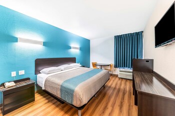 Standard Room, 1 King Bed, Accessible, Non Smoking