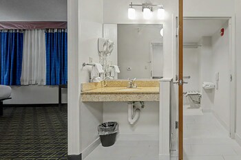 Room, 1 King Bed, Accessible, Non Smoking (Mobility)