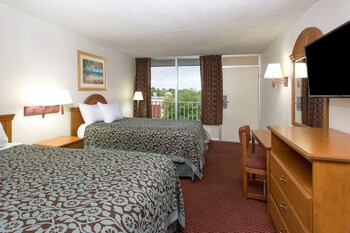 Room, 1 King Bed, Roll-in Shower, Non Smoking (Mobility, Lounge Chair)