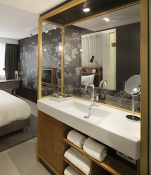 Superior Room, 1 King Bed
