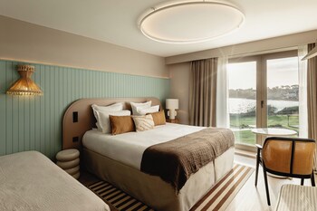 Triple Room - side sea view