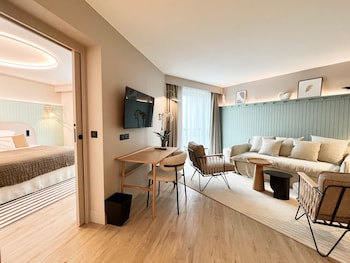 Sea side Emeria Suite with terrace