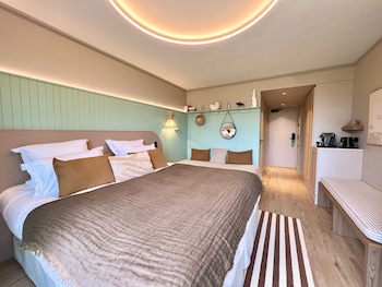 Triple Room - side sea view