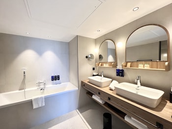 Sea side Emeria Suite with terrace
