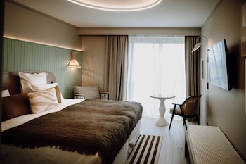 Garden level Classic Room with terrace - partial sea view