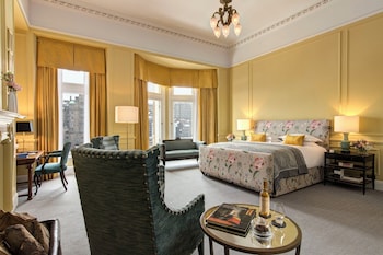 Suite (Scone and Crombie)