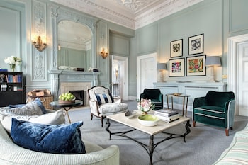 Suite (Scone and Crombie)