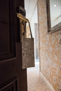 Deluxe Room, City View