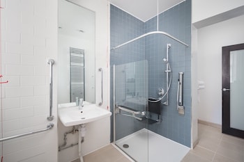 Standard Room, 1 King Bed, Accessible