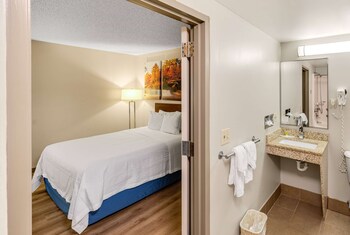 Standard Room, 1 Queen Bed, Accessible